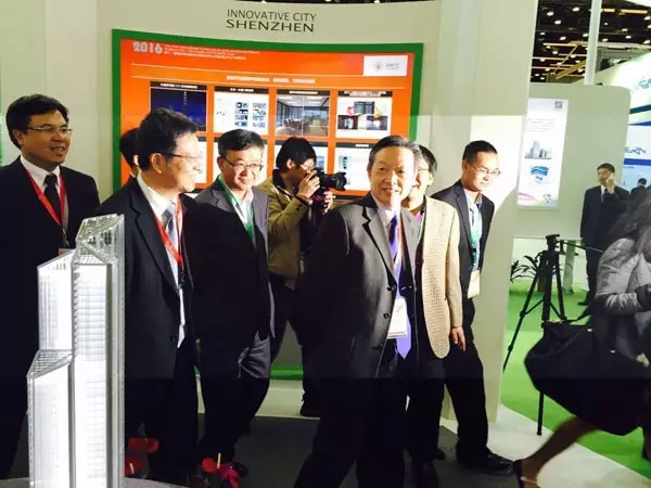 國務院參事、仇保興博士參觀深圳展區(qū)